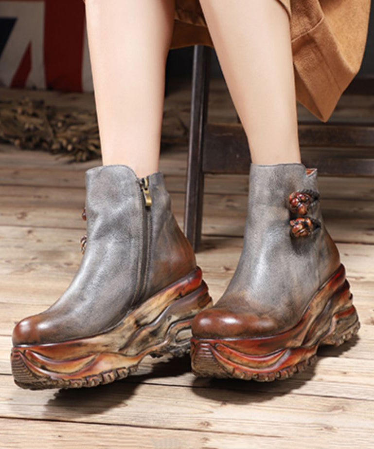 Effortlessly Elegant Boots with a Timeless Design