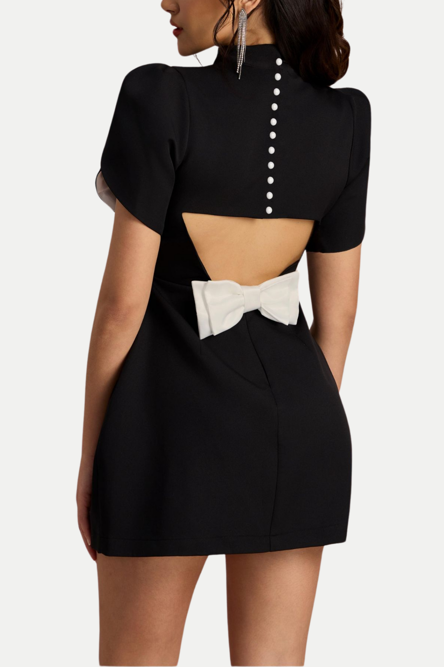 Well Tailored Dress with a Graceful Silhouette