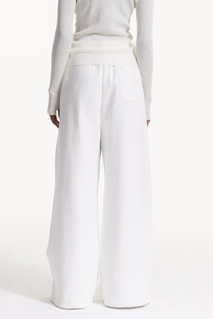 Polished Pants with an Effortless Classic Look