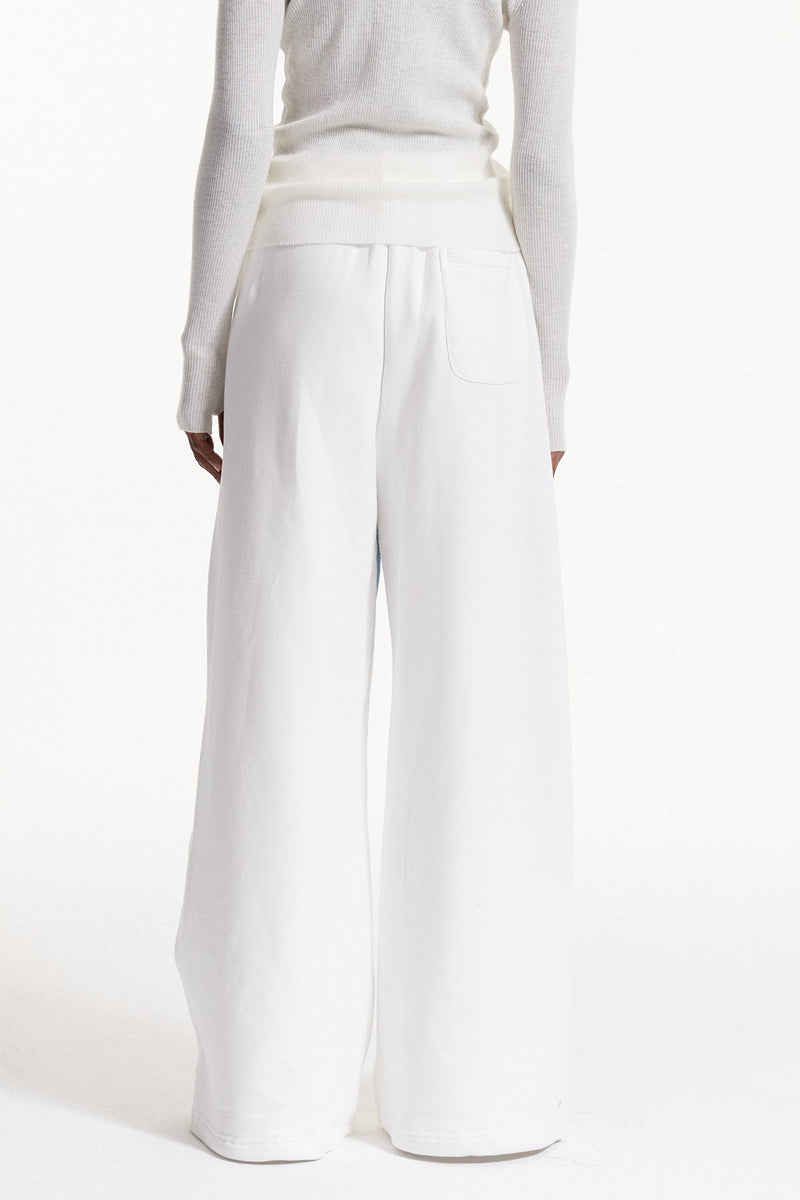 Polished Pants with an Effortless Classic Look