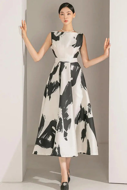 Effortlessly Elegant Dress with a Timeless Design
