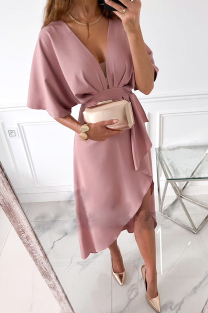 Effortlessly Elegant Dress with a Timeless Design