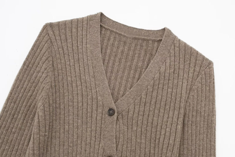 Effortlessly Elegant Cardigan with a Timeless Design