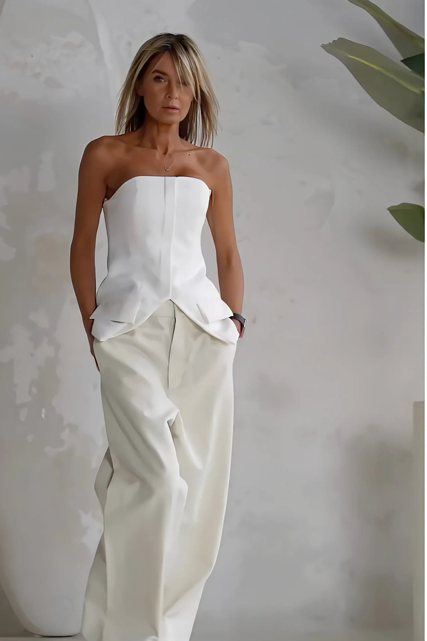 Effortlessly Elegant Pants with a Timeless Design