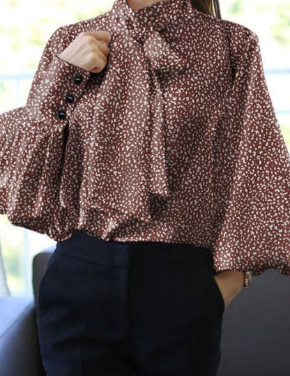 Effortlessly Elegant Blouse with a Timeless Design