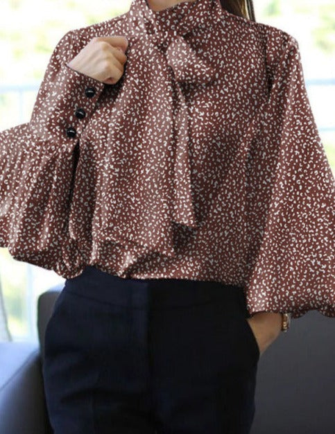 Effortlessly Elegant Blouse with a Timeless Design