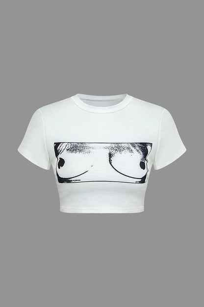 Effortlessly Elegant T-Shirt with a Timeless Design