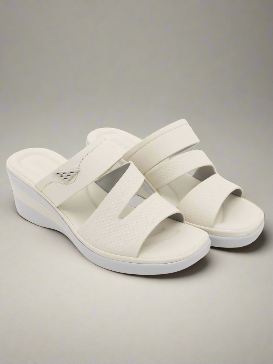 Beautifully Finished Garment in a Timeless Design