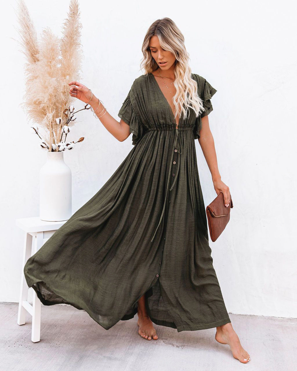 Beautifully Finished Dress in a Timeless Design