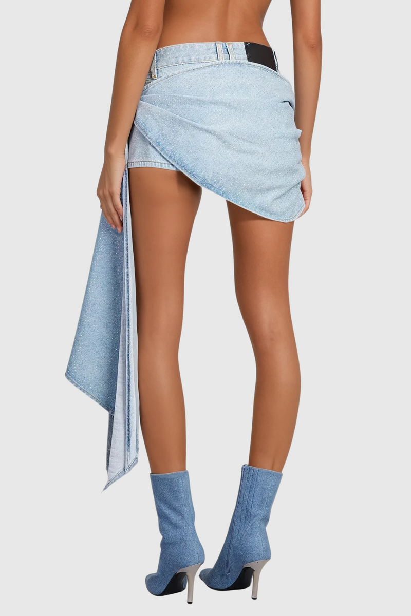 Sophisticated Garment with a Clean Classic Look