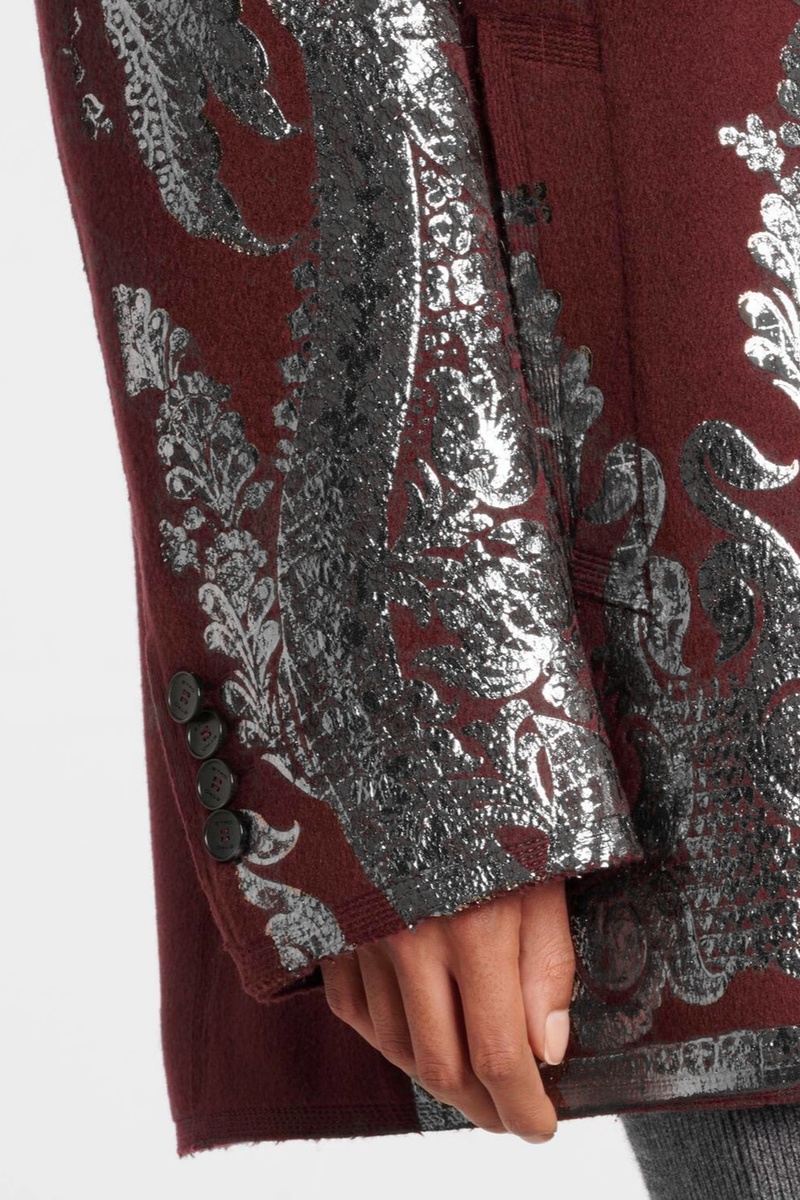 Effortlessly Elegant Garment with a Timeless Design