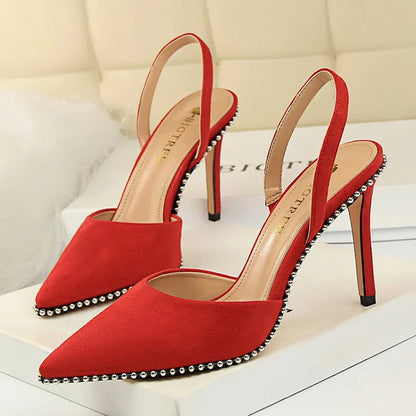 Effortlessly Elegant Heels with a Timeless Design