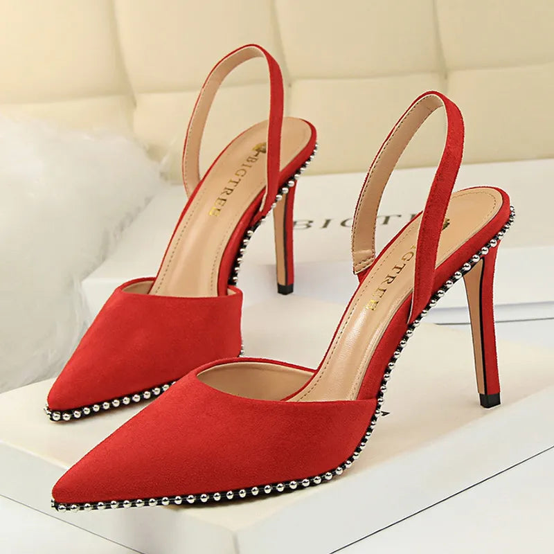 Effortlessly Elegant Heels with a Timeless Design