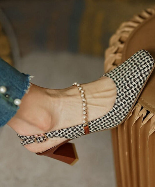 Effortlessly Elegant Heels with a Timeless Design