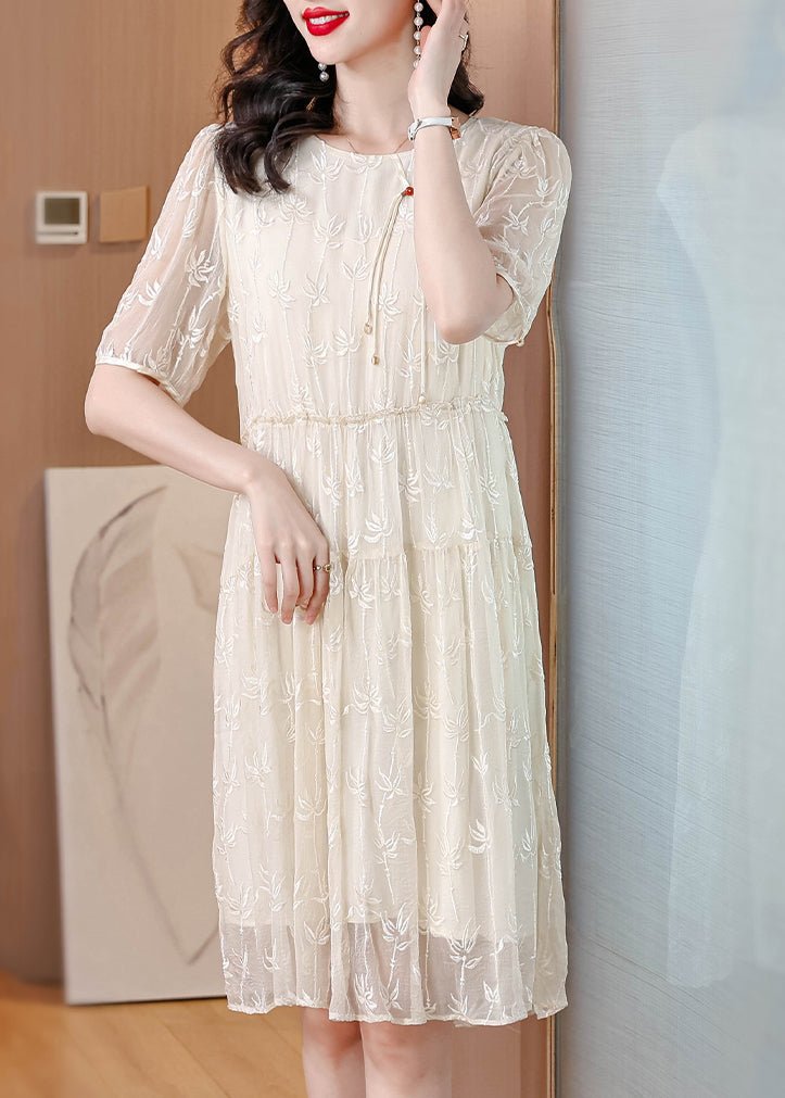 Effortlessly Elegant Dress with a Timeless Design