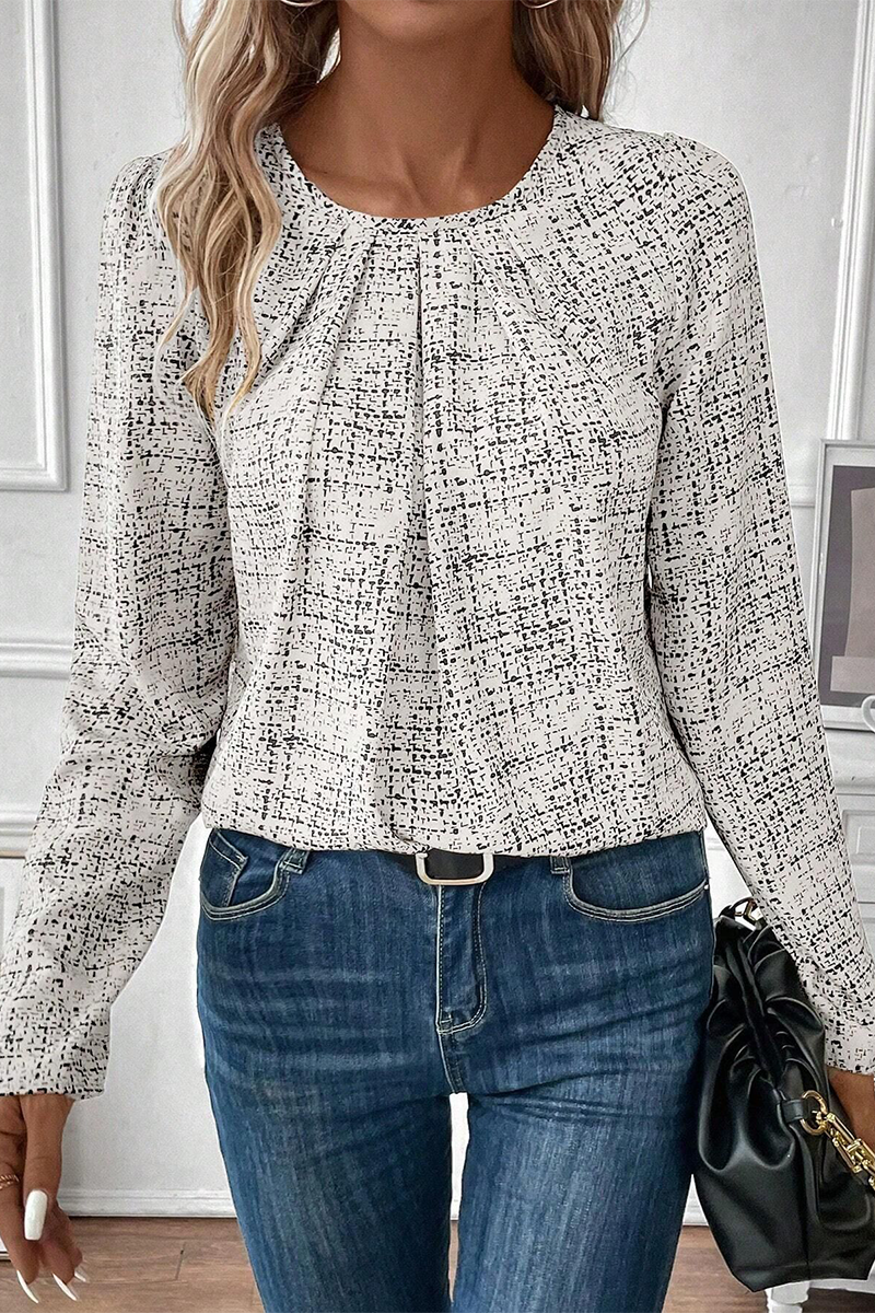 Well Tailored Top with a Graceful Silhouette