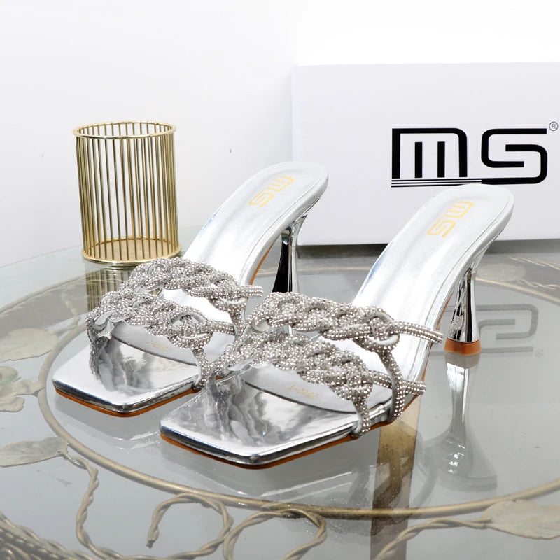 Polished Sandals with an Effortless Classic Look