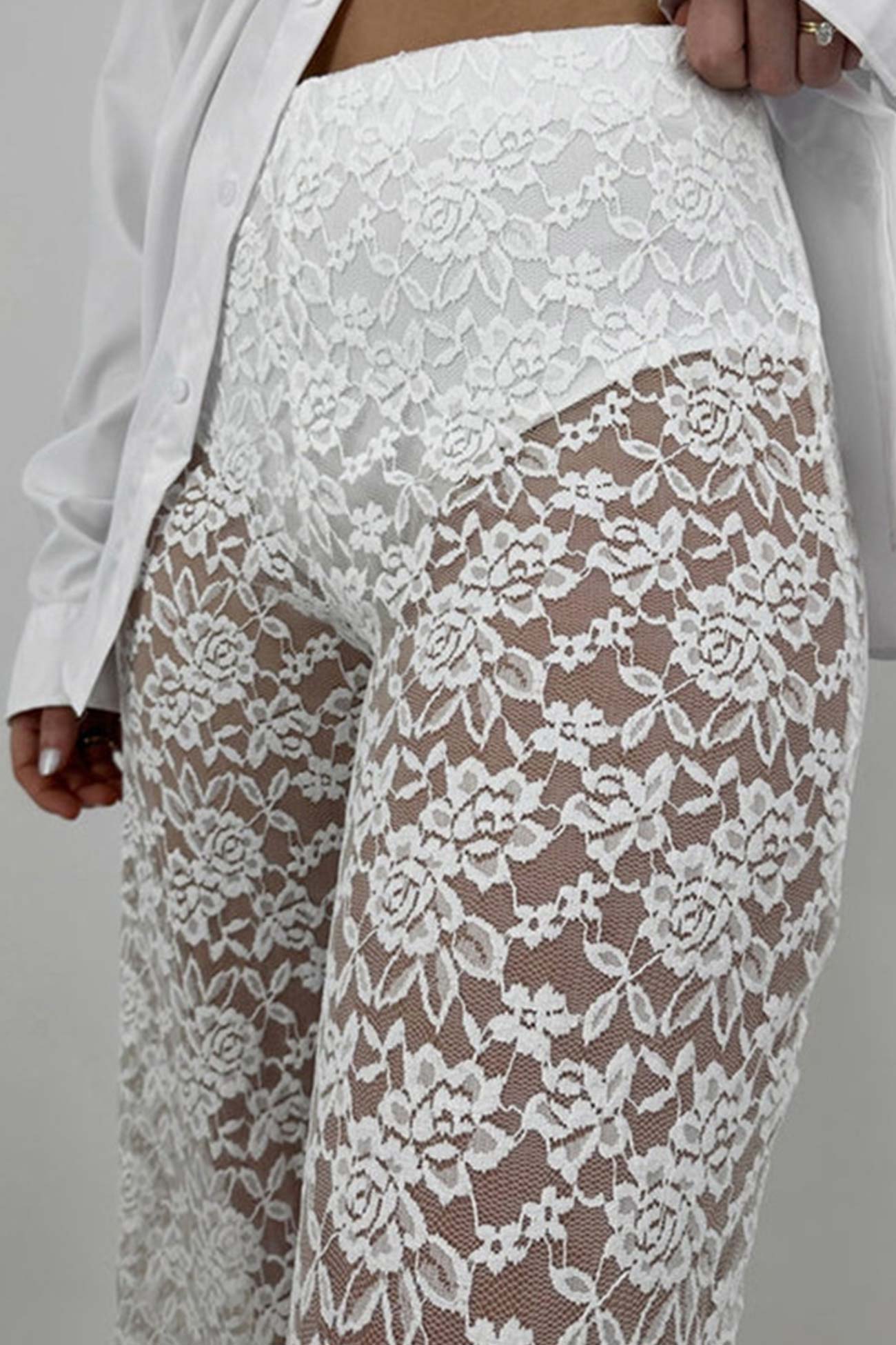 Effortlessly Elegant Pants with a Timeless Design