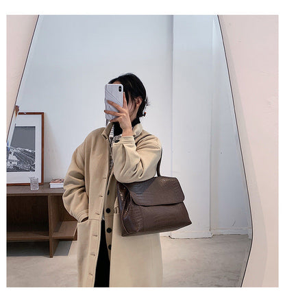 Sophisticated Bag with a Clean Classic Look