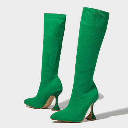 Effortlessly Elegant Boots with a Timeless Design