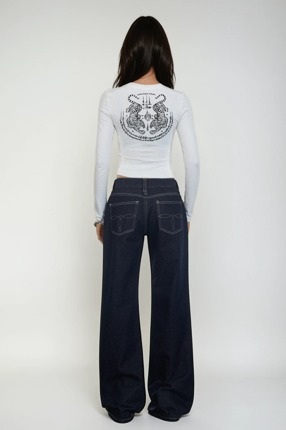 Effortlessly Elegant Garment with a Timeless Design