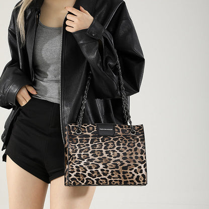 Beautifully Crafted Bag in a Classic Style
