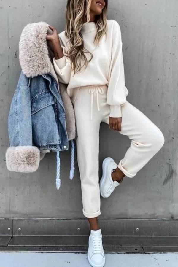 Effortlessly Elegant Pants with a Timeless Design