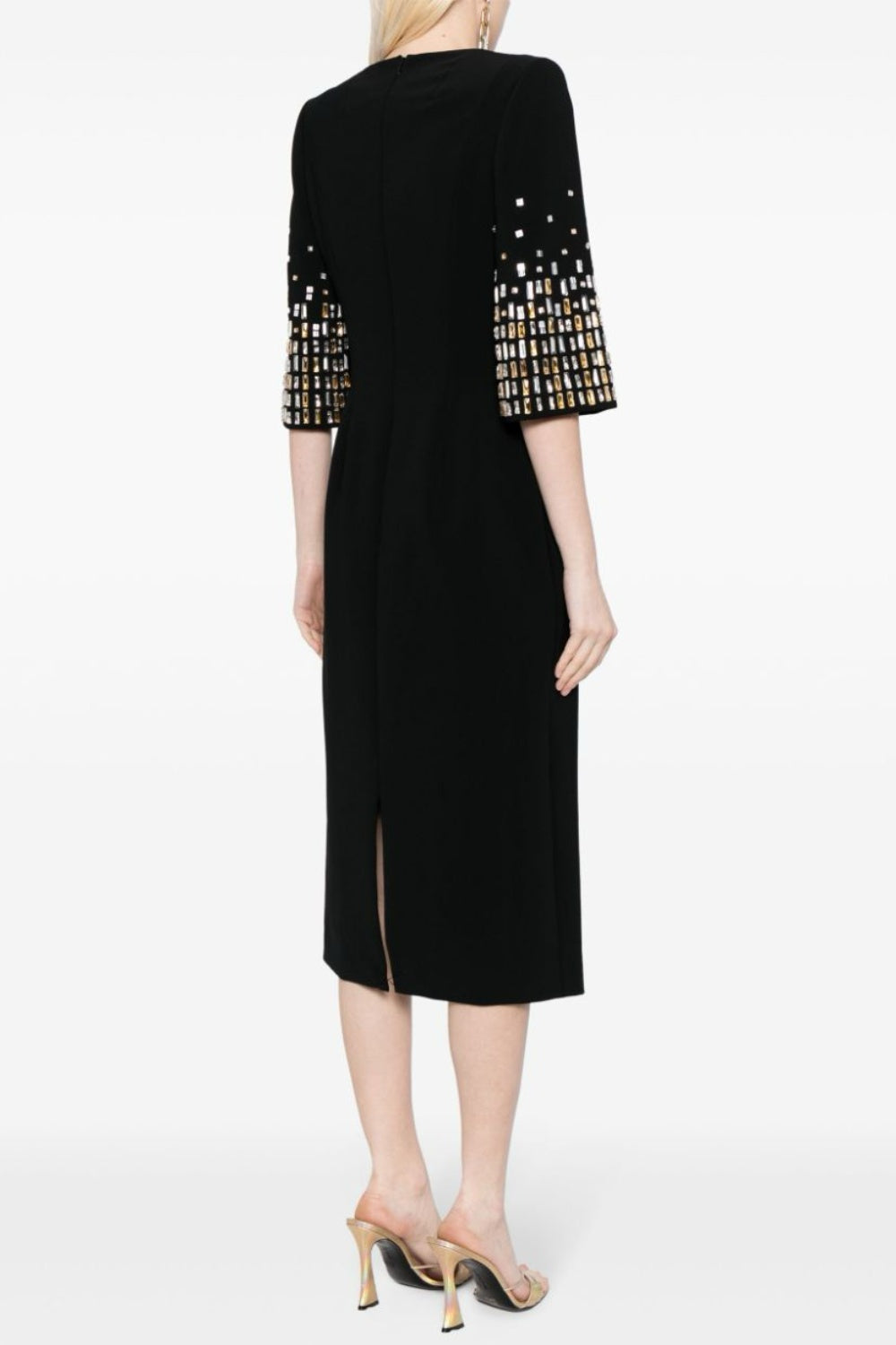 Effortlessly Elegant Dress with a Timeless Design