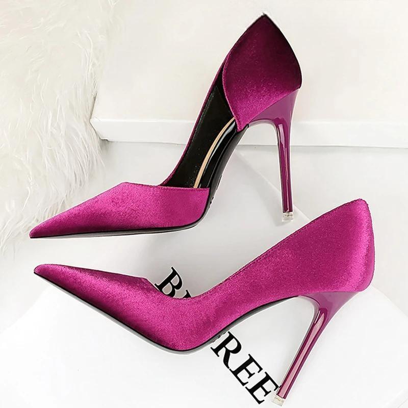 Classic Vintage Shoes with a Flattering Fit