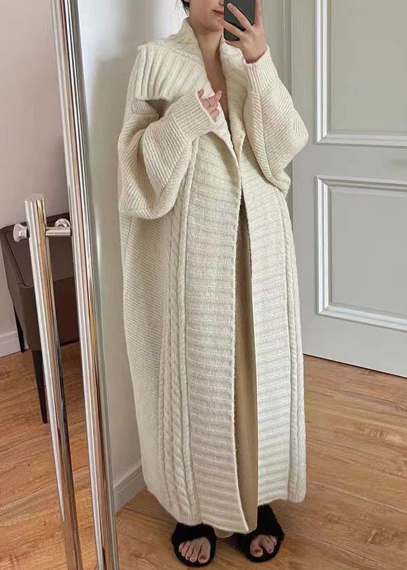 Well Tailored Cardigan with a Graceful Silhouette