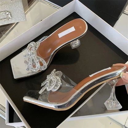 Effortlessly Elegant Sandals with a Timeless Design