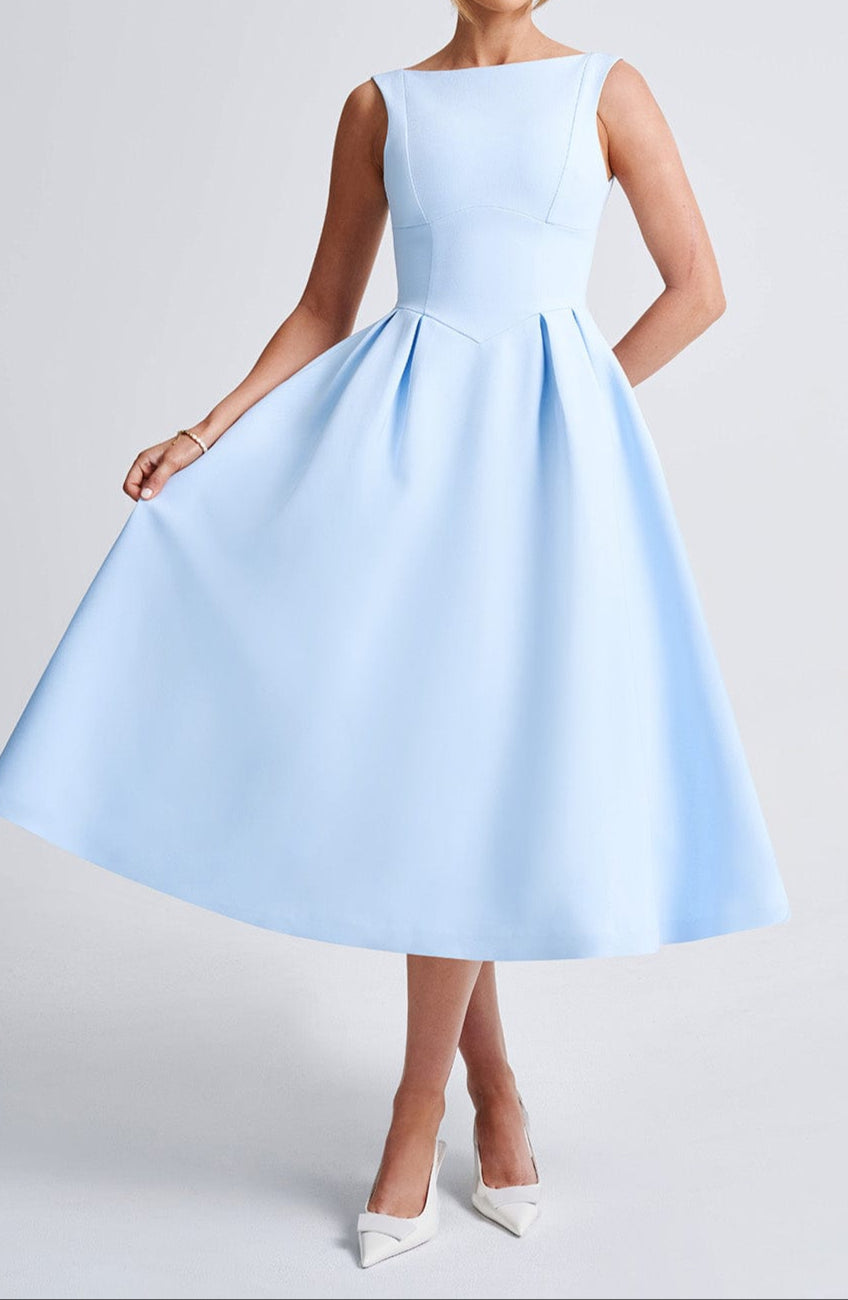 Effortlessly Elegant Dress with a Timeless Design