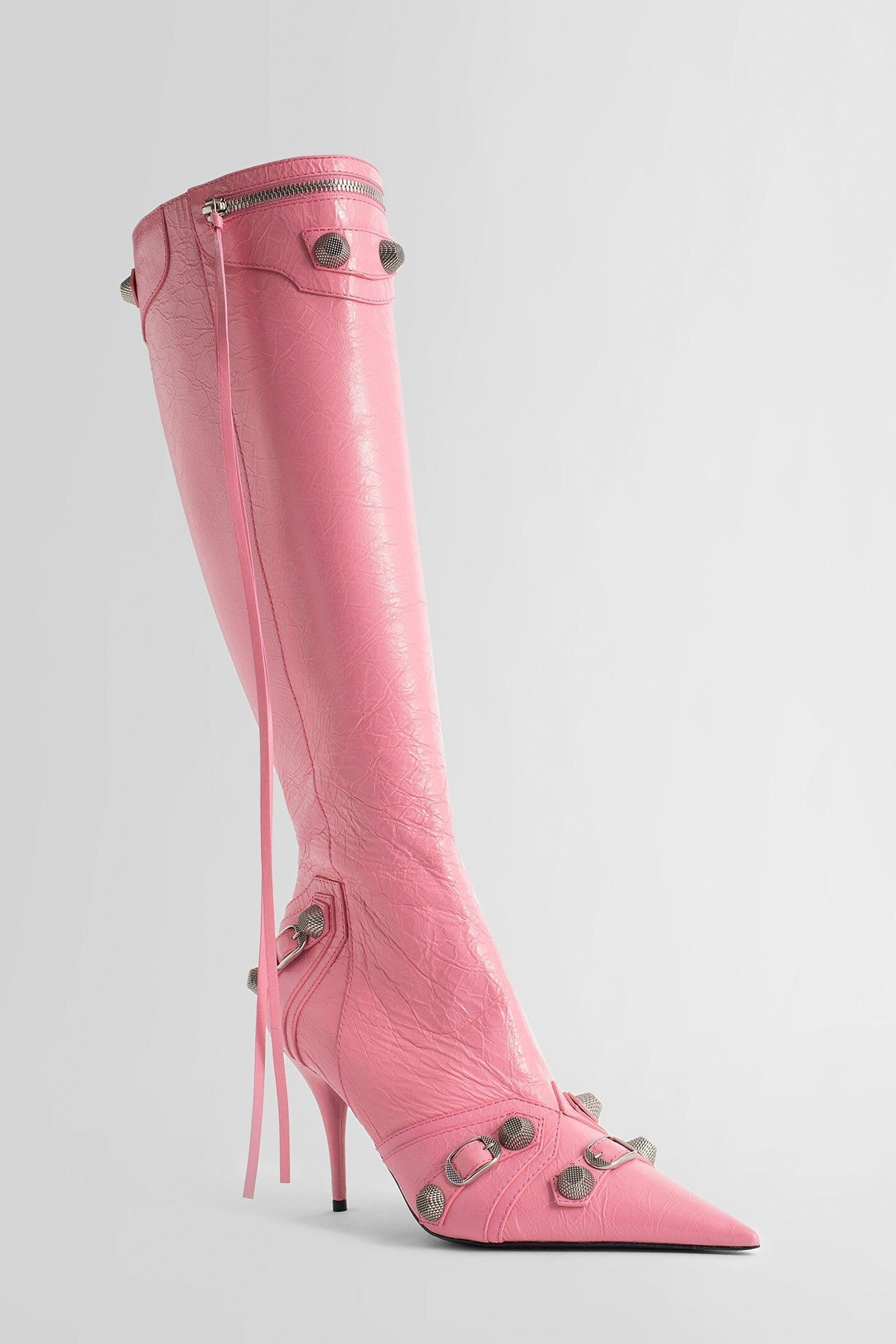 Well Tailored Boots with a Graceful Silhouette