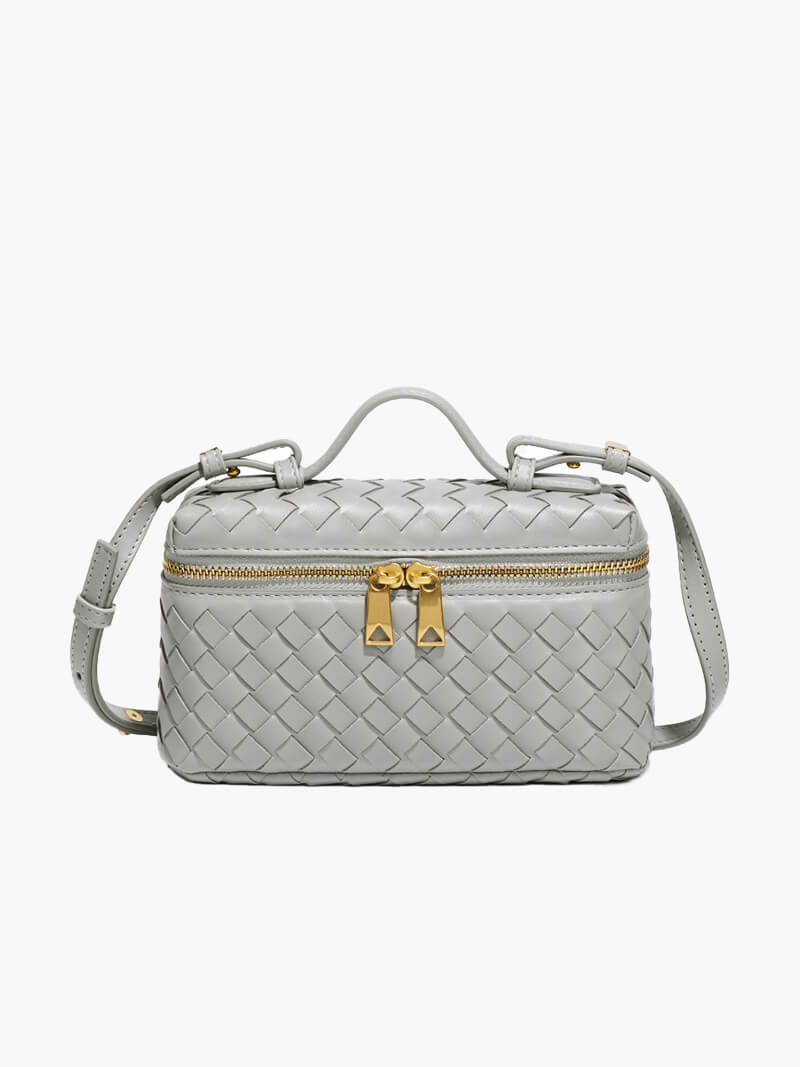 Gracefully Styled Bag for Any Occasion