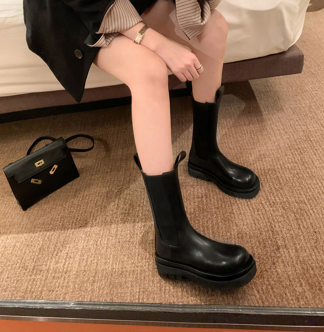 Well Tailored Boots with a Graceful Silhouette