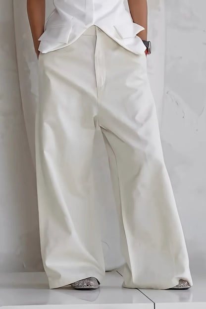 Effortlessly Elegant Pants with a Timeless Design