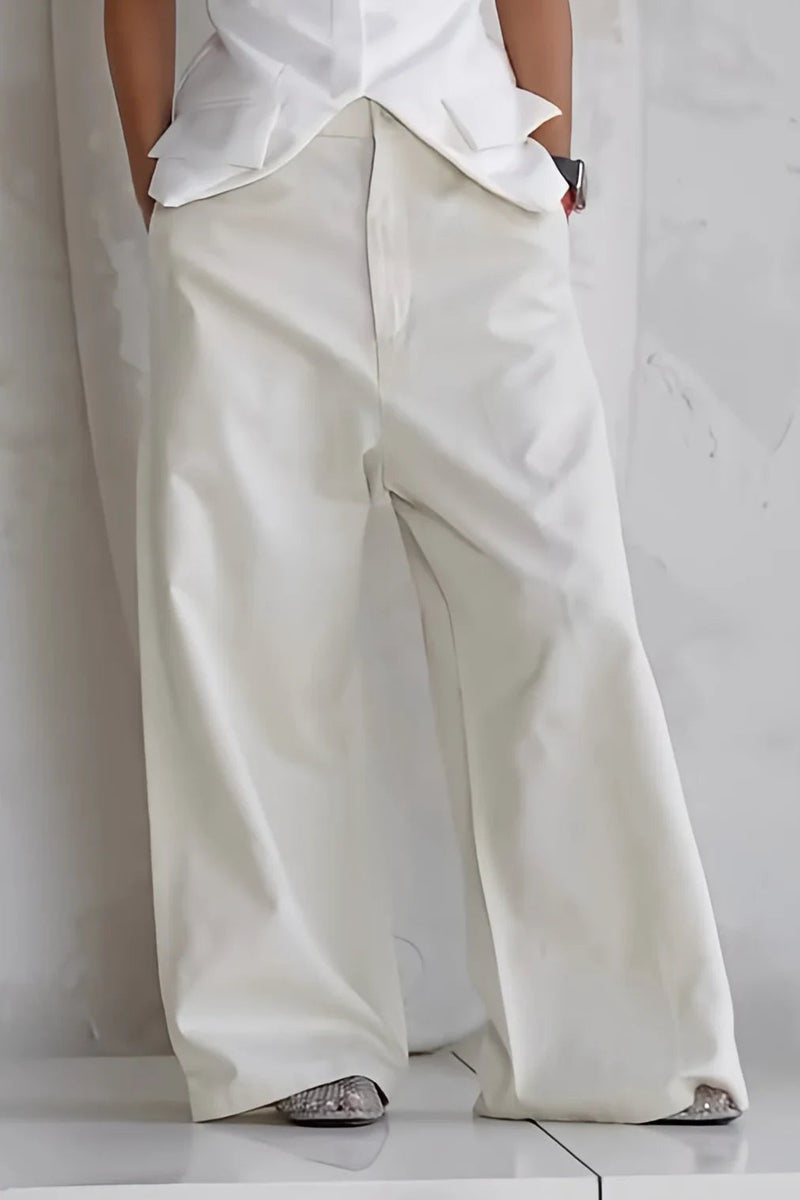 Effortlessly Elegant Pants with a Timeless Design