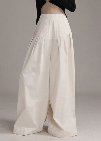Well Tailored Pants with a Graceful Silhouette