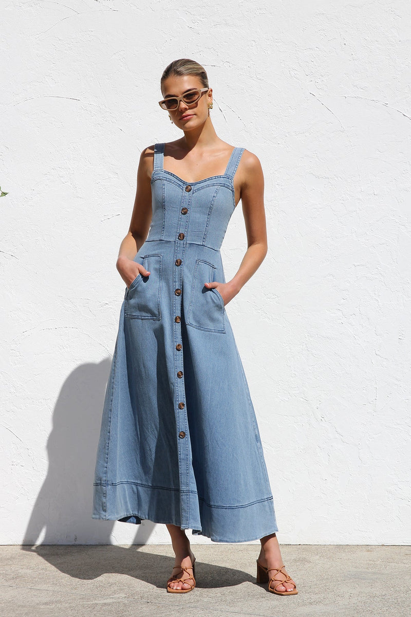 Effortlessly Elegant Dress with a Timeless Design