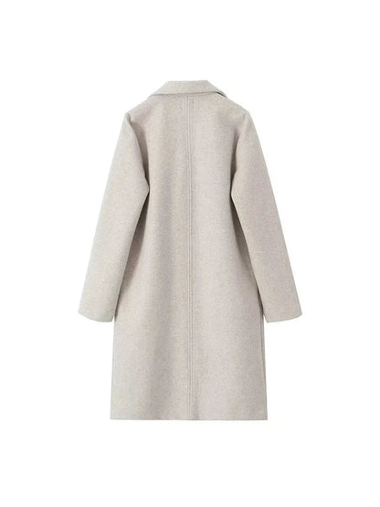Gracefully Styled Coat for Any Occasion