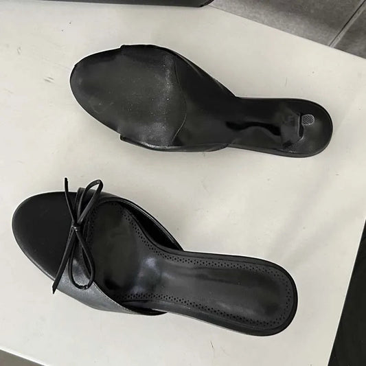Effortlessly Elegant Heels with a Timeless Design