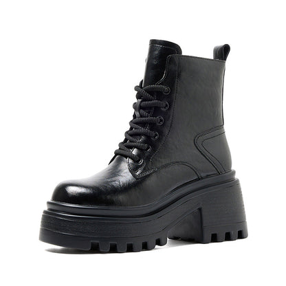 Well Tailored Boots with a Graceful Silhouette