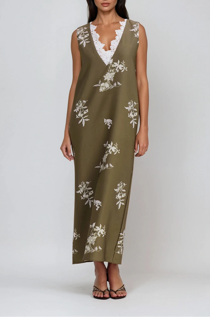 Beautifully Finished Dress in a Timeless Design