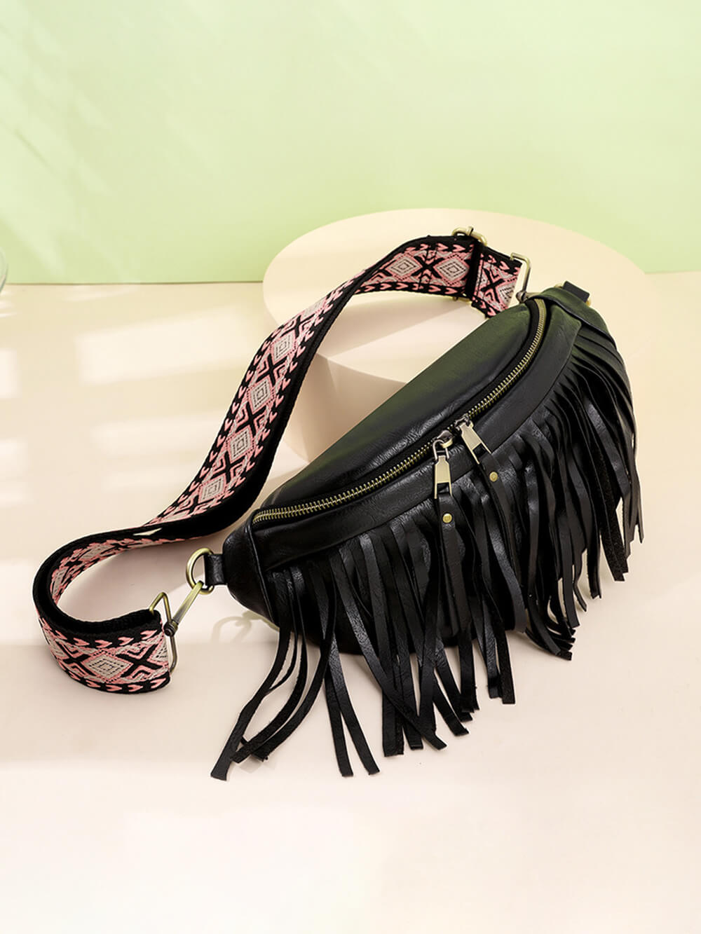 Well Tailored Bag with a Graceful Silhouette