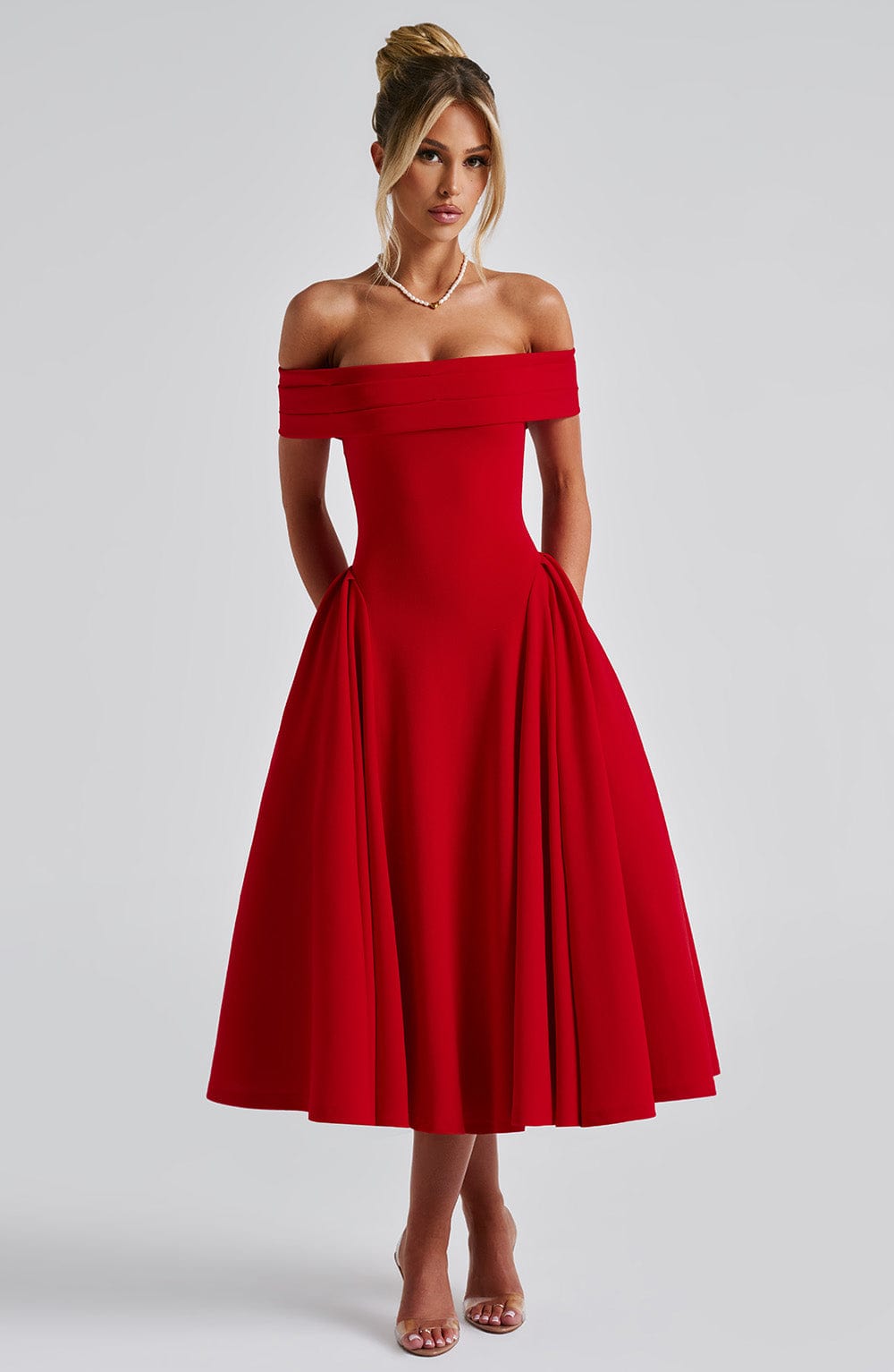 Beautifully Finished Dress in a Timeless Design