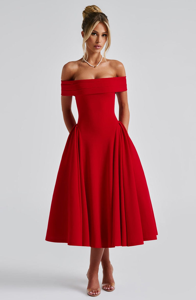 Beautifully Finished Dress in a Timeless Design