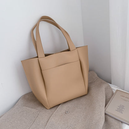 Beautifully Finished Bag in a Timeless Design