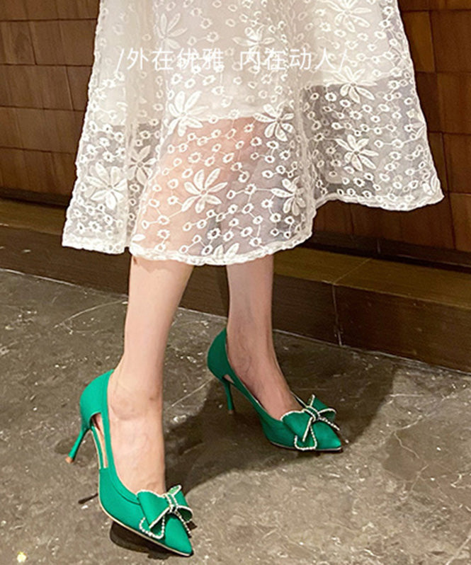 Effortlessly Elegant Heels with a Timeless Design