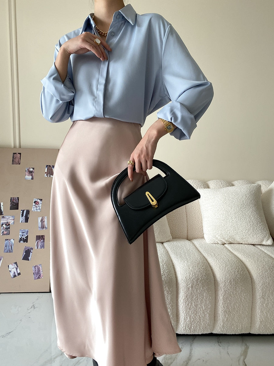Effortlessly Elegant Garment with a Timeless Design