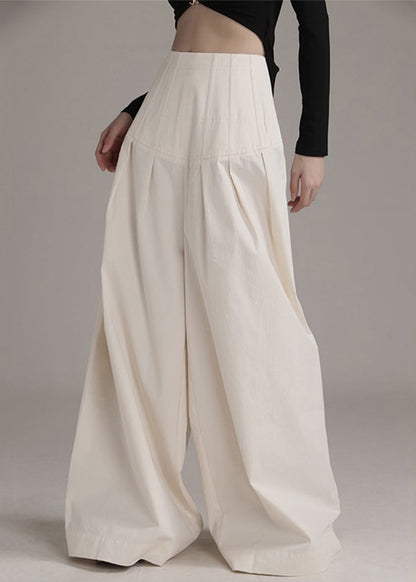 Well Tailored Pants with a Graceful Silhouette